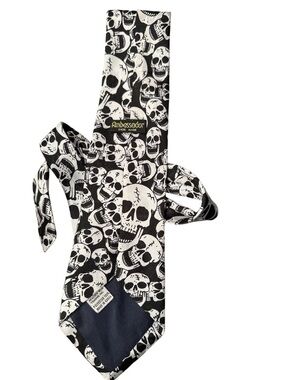Ambassador Black & White Skull Print Tie